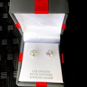 Stone:Round
Stone Mm Measurement:9 Mm Length 9 Mm Width
Metal:Sterling Silver